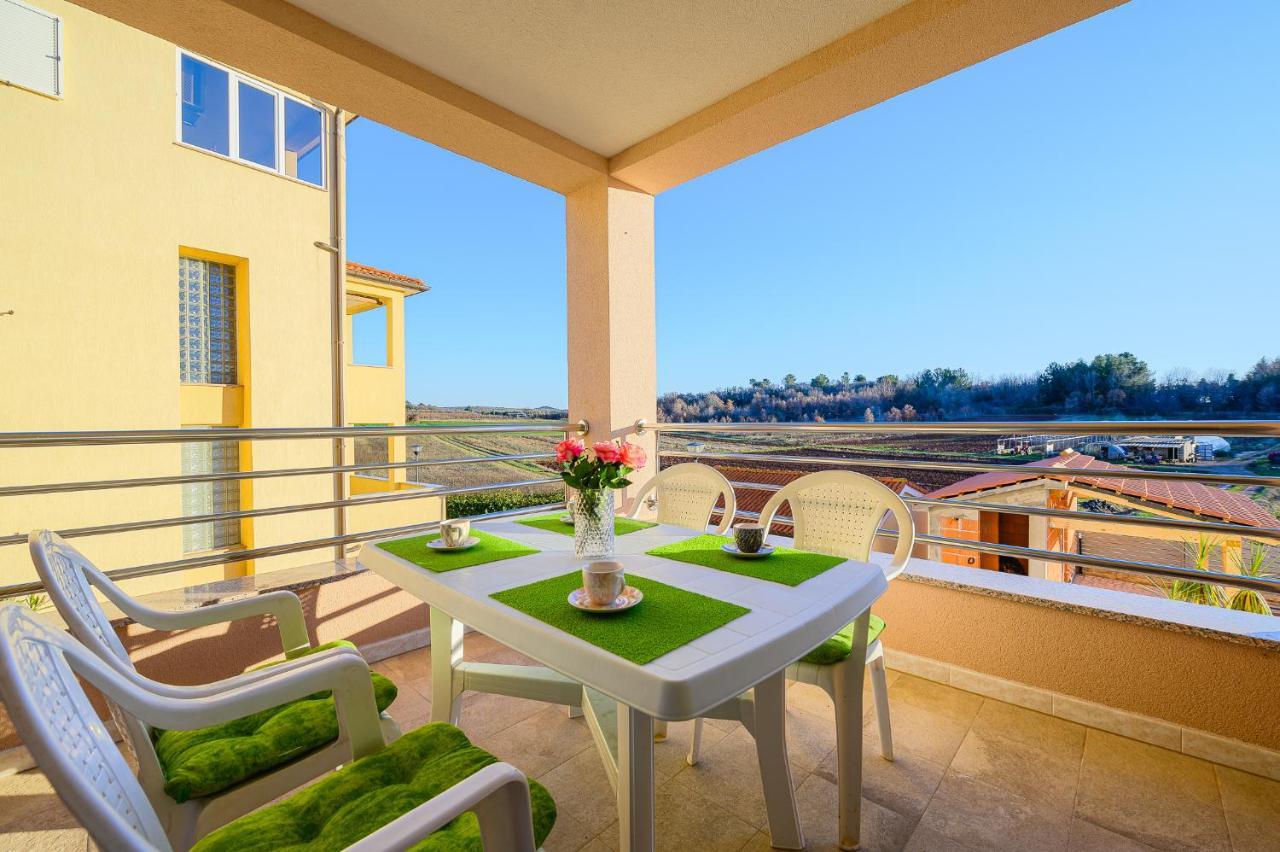 Stancija Amorozo 5 Poreč Exteriör bild
