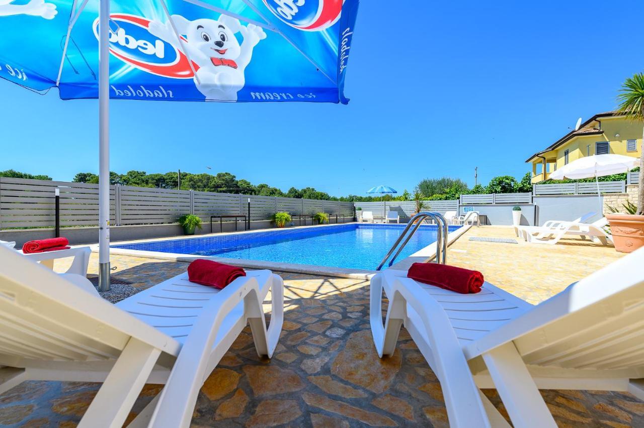 Stancija Amorozo 5 Poreč Exteriör bild