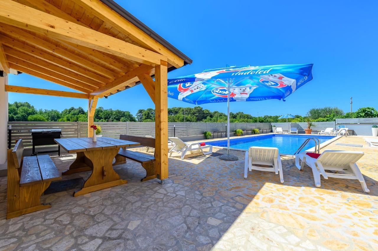 Stancija Amorozo 5 Poreč Exteriör bild